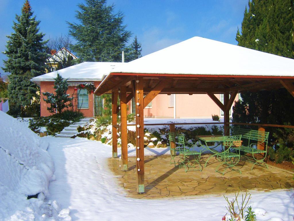 Feszek Apartmanhaz