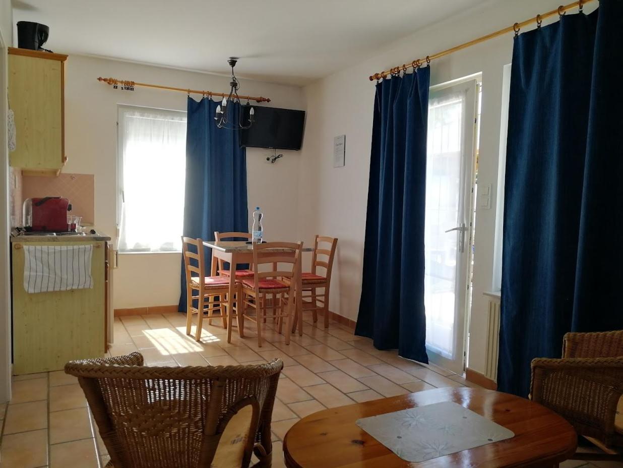 Apartment Feszek Apartmanhaz