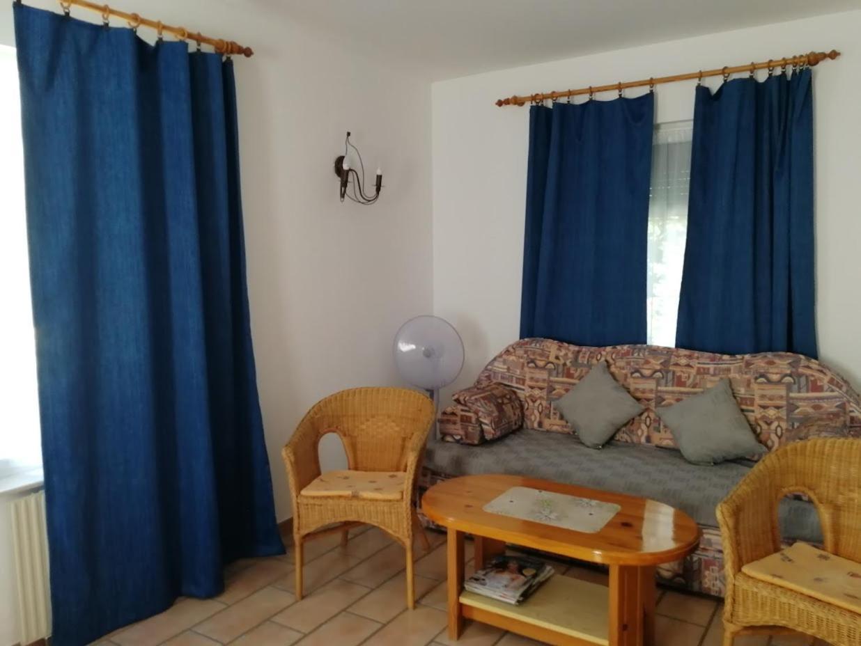 Feszek Apartmanhaz * Vonyarcvashegy