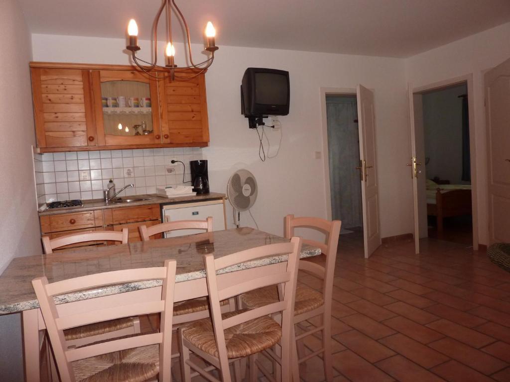 Feszek Apartmanhaz * Vonyarcvashegy